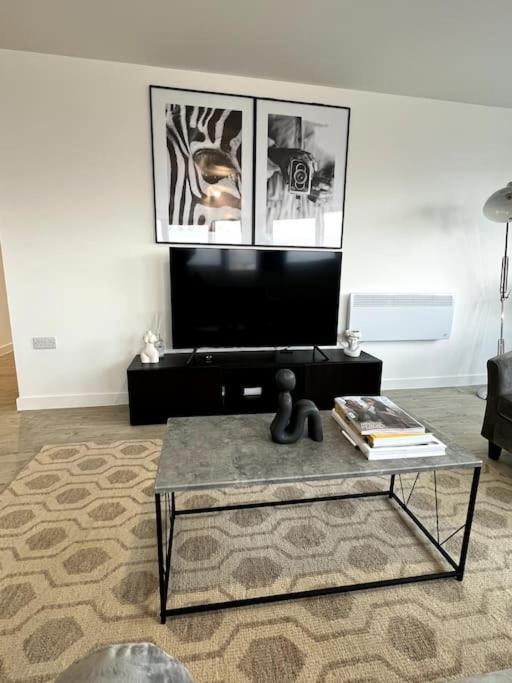 Two-Bedroom Apartment,1360816931:JPEG